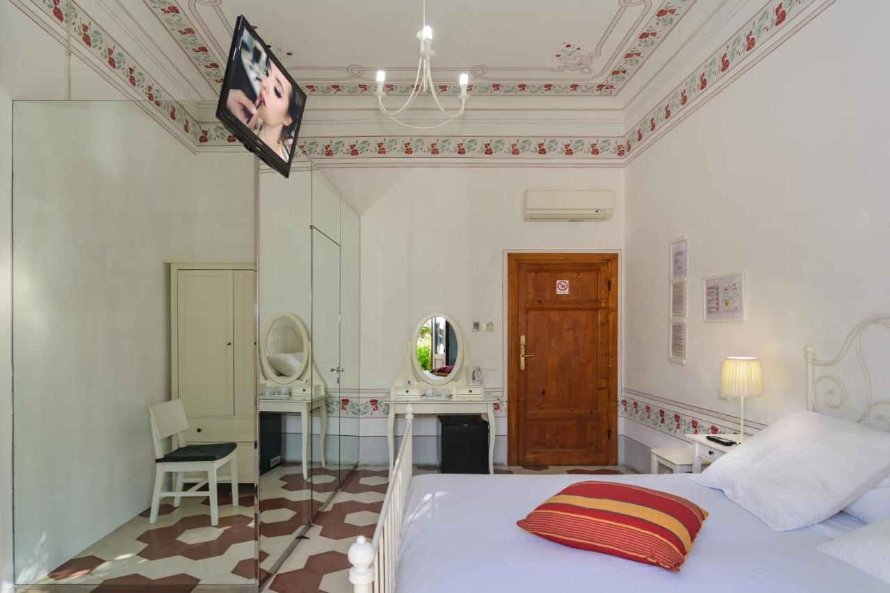 Villino Ermione Otel Marina Di Pisa Dış mekan fotoğraf