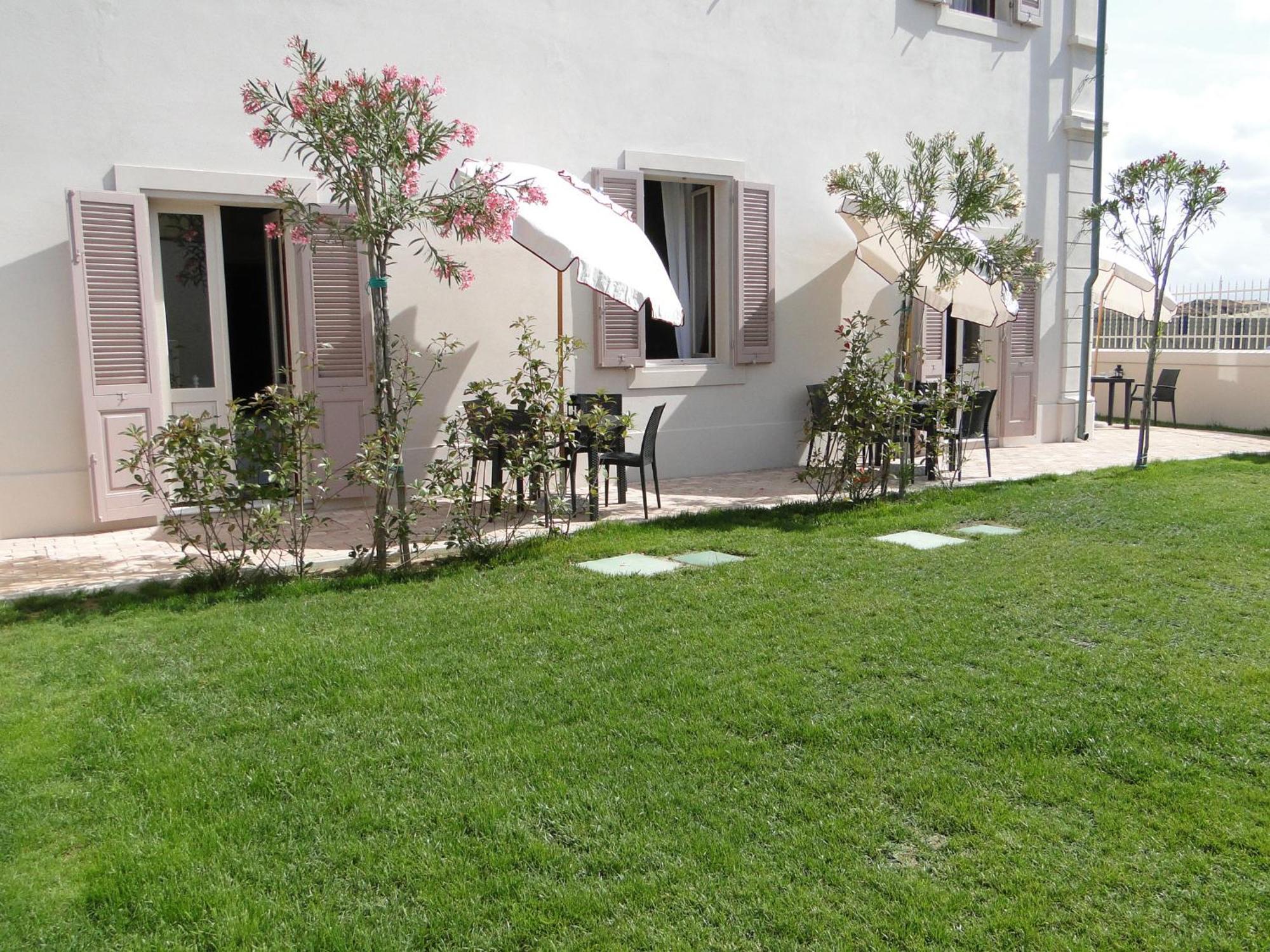 Villino Ermione Otel Marina Di Pisa Dış mekan fotoğraf